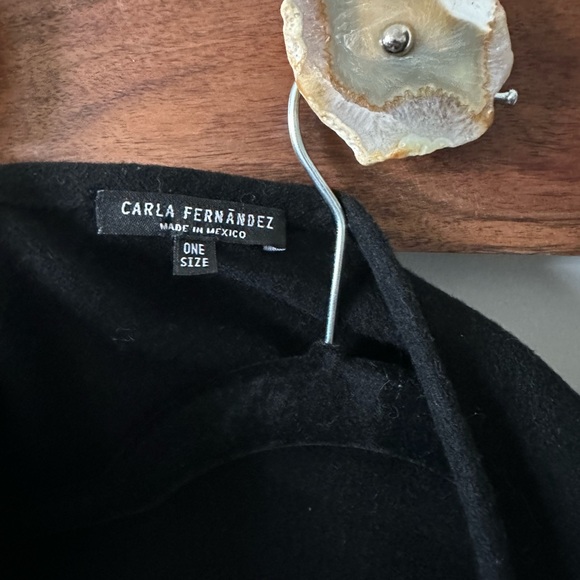 Designer poncho/cape 🖤🖤🖤 - Picture 3 of 8